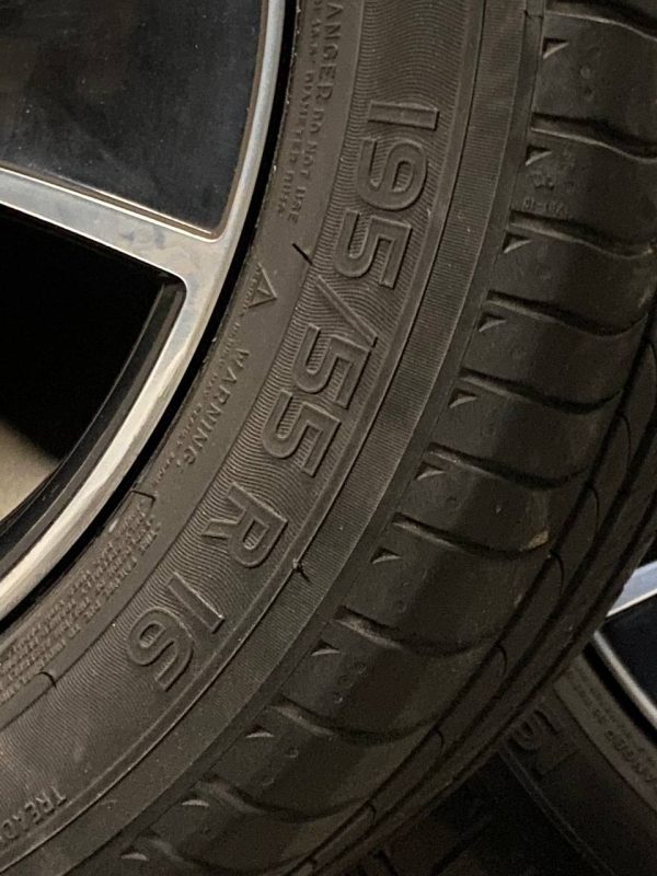 Originele Renault-velgen met Continental-banden - Afbeelding 9