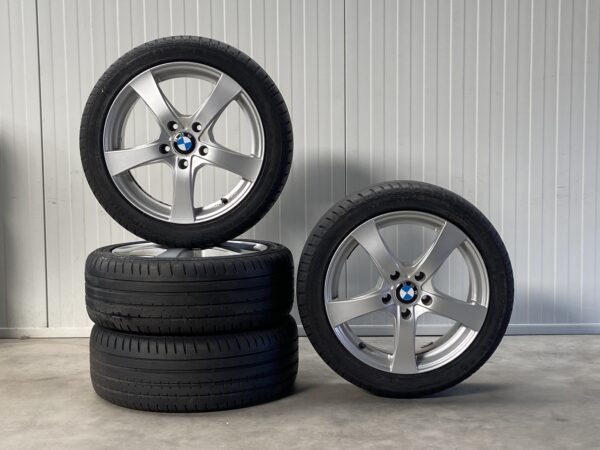 Set prachtige 17 inch velgen met zomerbanden (runflat)