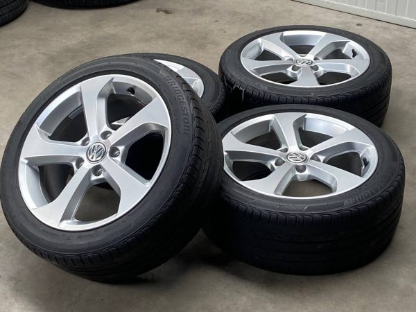 Nette originele VW-velgen met Bridgestone zomerbanden – Zo goed als nieuw! - Afbeelding 2
