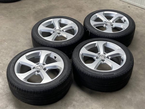 Nette originele VW-velgen met Bridgestone zomerbanden – Zo goed als nieuw! - Afbeelding 3