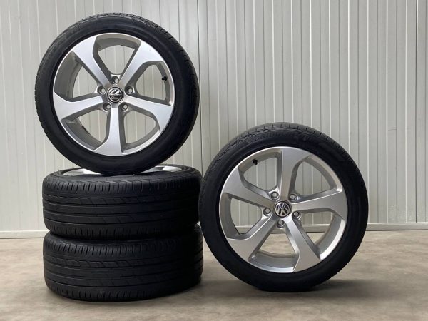 Nette originele VW-velgen met Bridgestone zomerbanden – Zo goed als nieuw!