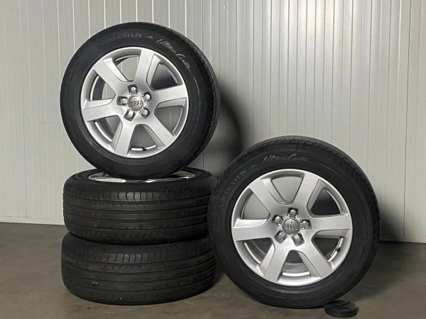 Originele Audi velgen met zomerbanden – Nieuwstaat
