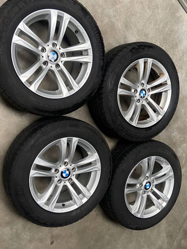 Een set prachtige BMW velgen met winterbanden. - Afbeelding 4